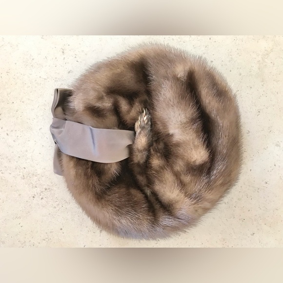 Incredible Vintage 1950s 1960s Mink Fur Hat by Amrose NY with Foot and Ribbon - Picture 14 of 15